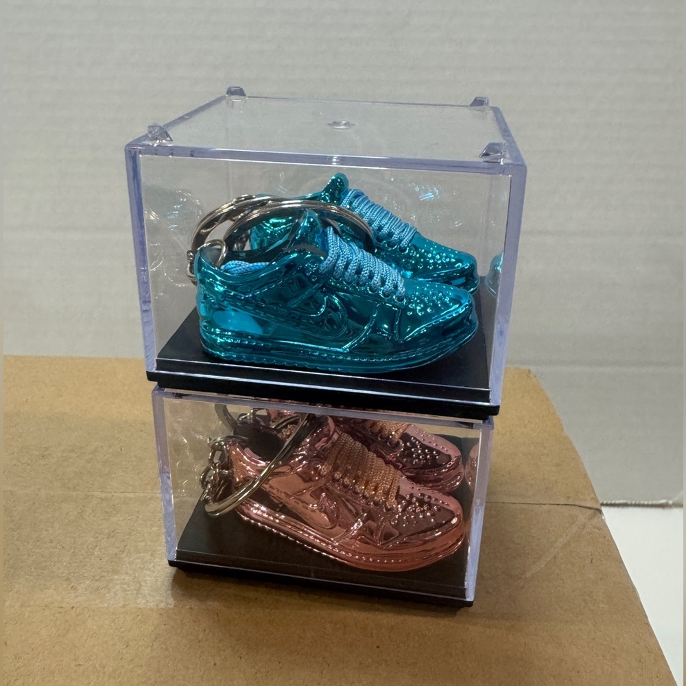 Mini sneaker keychains. New. You get both pair and plastic boxes. NEW